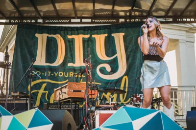 Entertainer Angie Petty wowed the crowd on the SLUG Stage as the sun started to set. (Photo: @clancycoop)