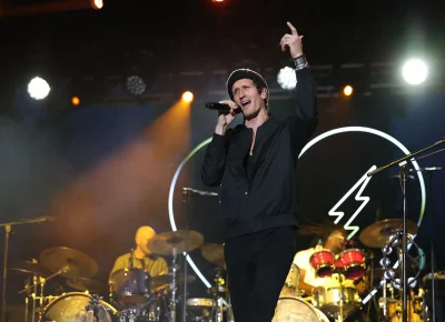 David Shaw of The Revivalists on stage at the Red Butte Amphitheatre. (Photo: LmSorenson.net)