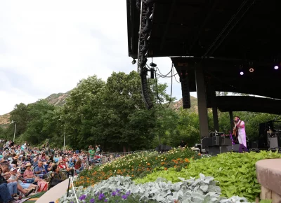 Ryan Montbleau and the crowd enjoying a cool summer evening during the concert at Red Butte Garden Amphitheatre. (Photo: LmSorenson.net)