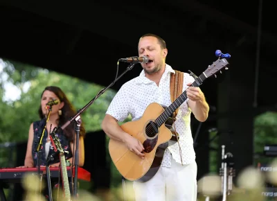 Ryan Montbleau singing at the sold-out show at the Red Butte Amphitheatre. (Photo: LmSorenson.net)