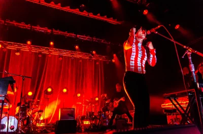 Sharon Van Etten performing live music