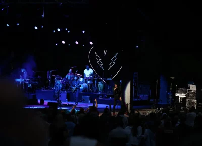 David Shaw of The Revivalists takes to the side stage and gets close to the fans. (Photo: LmSorenson.net)