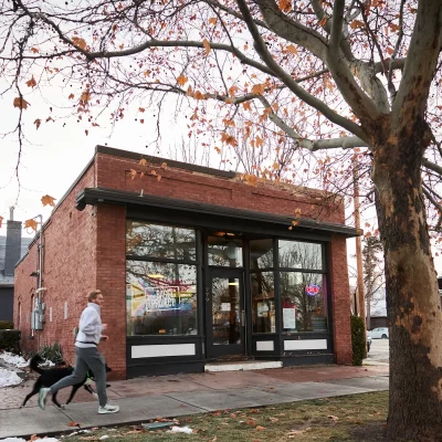 Abrams opened a brick and mortar just two years later and became a renowned SLC hotspot, establishing The Bagel Project as the city’s first bagelry.