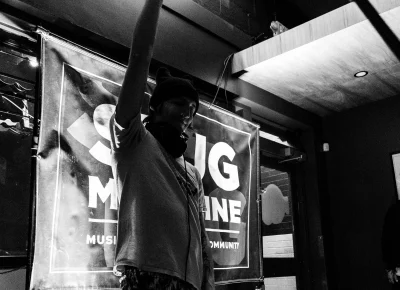 Armacat waves goodbye to the crowd. Photo: Alanna Lowry.