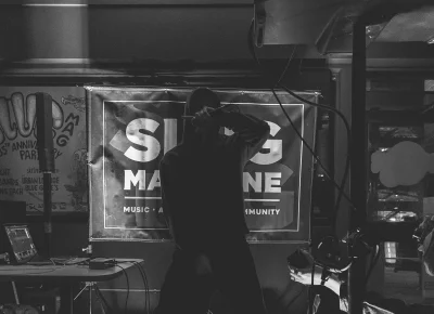 Ganky commanding the crowd's attention. Photo: Alanna Lowry.