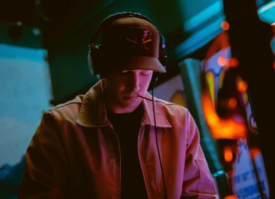 DJ Turntable Tyson had one of the most unique sets of the night. Photo: Alanna Lowry.