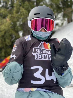 Izy Hicks in her full snowboarding equipment.