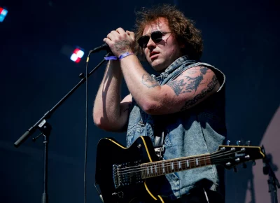 Current Joys performs to a crowd of eager fans.