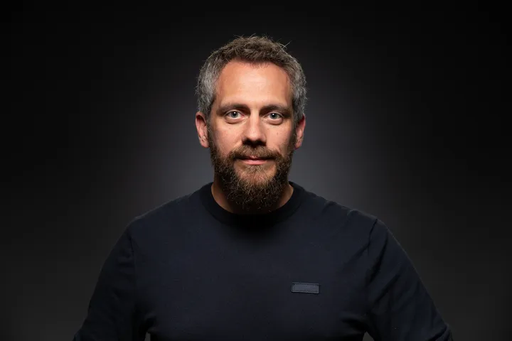 Headshot of Phillip Leonhardt.