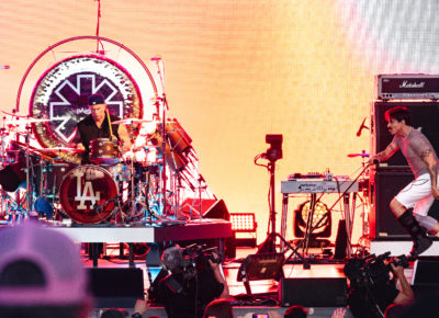 Chad Smith of the Red Hot Chili Peppers plays drums while Anthony Kiedis makes his way right to the left across the stage. Photo: @lmsorenson