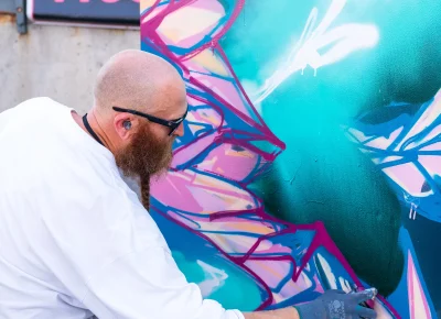 Benjamin creating art right in front of the SLUG offices. Photo: Chay Mosqueda.