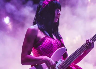 Laura Lee Ochoea looks to Mark Speer as the serenade the crowd.