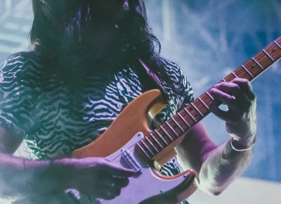 Mark Speer during a solo.