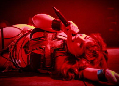 London Skies singing a pop ballad live.