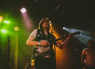 Captain Daniels and the Sunnybrook Sailors kept the energy high with some killer banjo-picking.