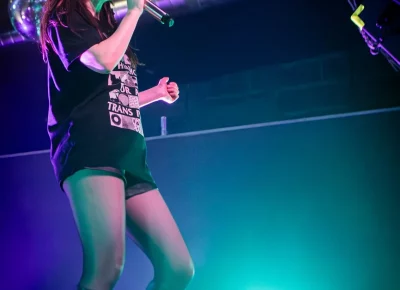 Lauren Mayberry's powerful outfit matches her musical vibe. Photo: Derek Brad.