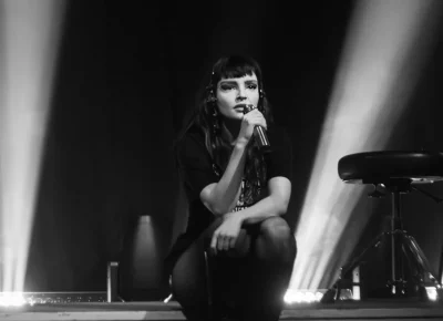 Lauren Mayberry creates an intimate feel during her performance. Photo: Derek Brad.