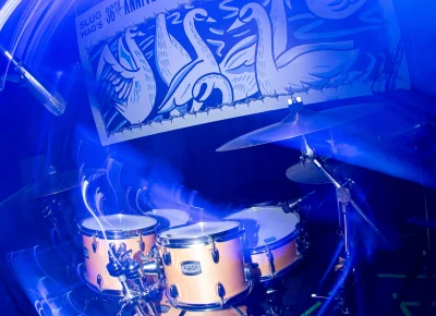 A solid backline made changeovers smooth on stage.