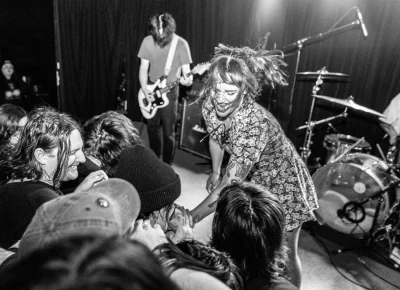 Christina Michelle allowed a fan to sing vocals. Photo: Diego Andino.