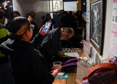 Chaz Bojorquez gives a glimpse of is talent. Photo: Evan Hancock