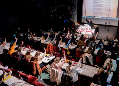 The audience raises their hands at the Ethan barber workshop. Hands in the air for lettering! Photo: Derek Brad