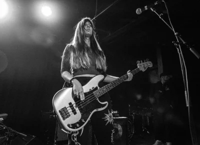 Claire Hannah and Brittany Sawtelle took turns on the bass and lead guitar throughout their set. Photo: Diego Andino.