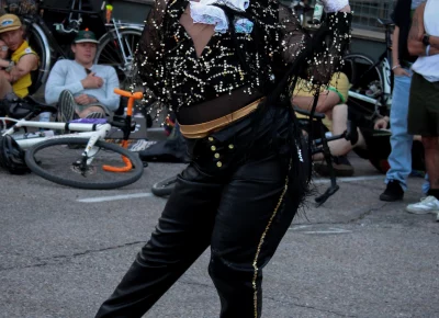 Justin Secrecy really knows how to play to the crowd! Photo: India Mendoza