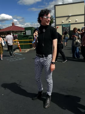 Bryan, 31, Washington (@lally_buns).