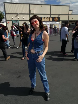 Dia, 25, Washington (@dazydia.art).