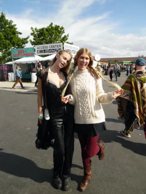 Katie, 23 (@katie.insta.gram) and friend.